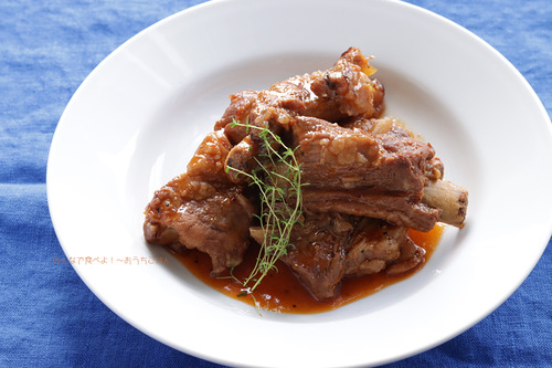 バーベキュー味のスペアリブの煮込み