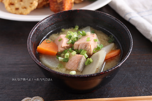 根菜と鮭の具沢山味噌汁